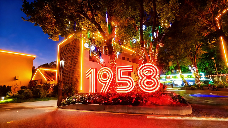 ZHIYU-LED Ti Series Outdoor Display Illuminates Shenzhen Guangming Hongqiao 1958 Creative Park
